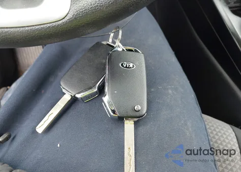 2020 Kia Soul Lx z USA, uszkodzony, nr VIN KNDJ23AU3L7116418